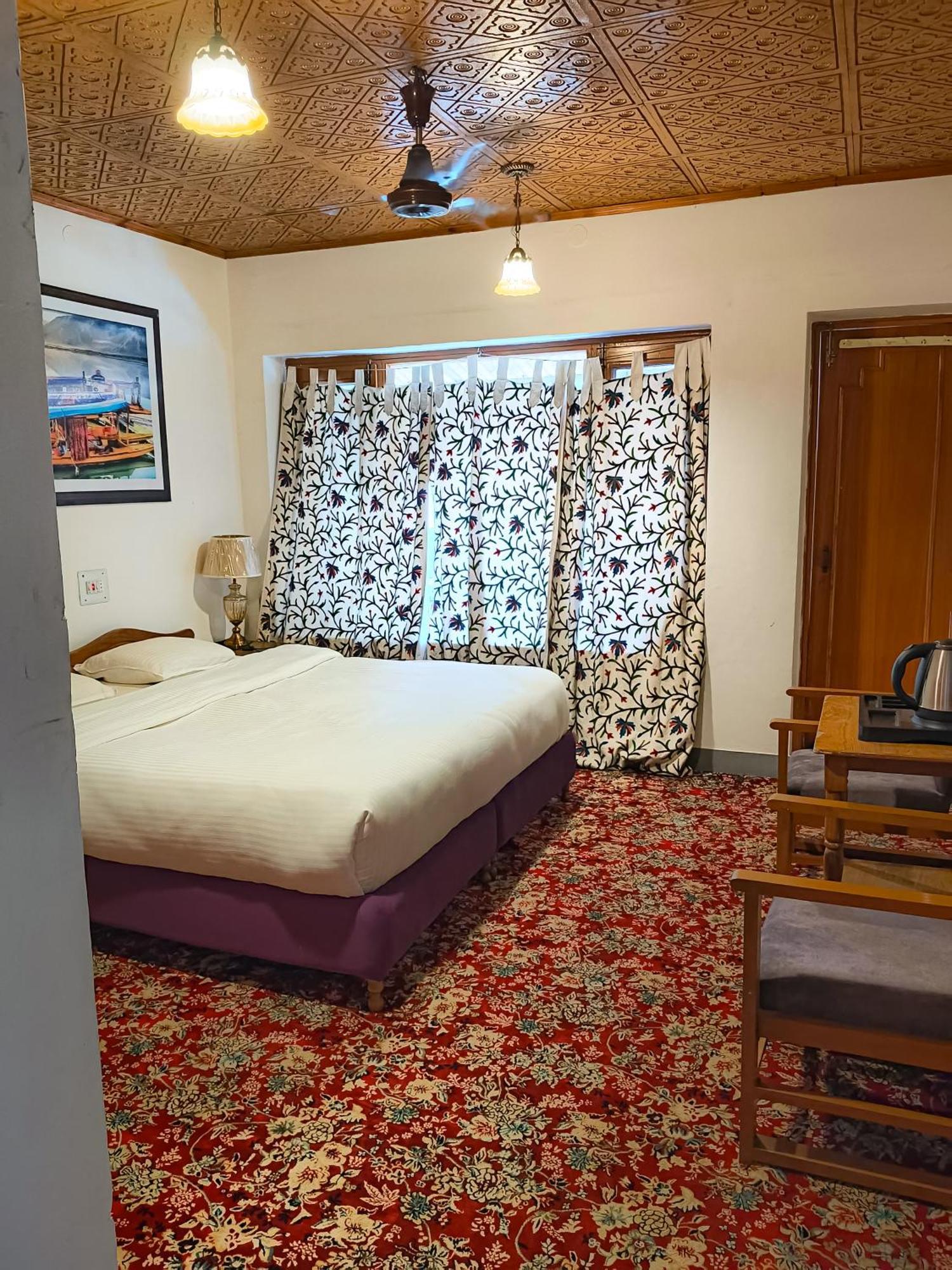 Hotel Season Palace Srinagar  Exterior photo